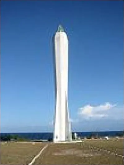 Où se situe le phare de Madang ?