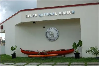 Sur quelle île est situé "Belau National Museum" ?