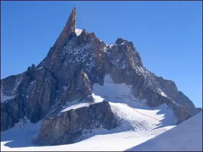 Dans quel massif français est situé "La dent du Géant", sommet culminant à 4 013 m ?