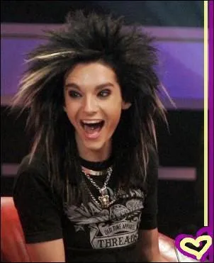 Sur cette photo, Bill est ?