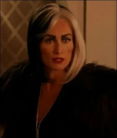 Comment s'appelle Cruella Feinberg dans la forêt enchantée ?