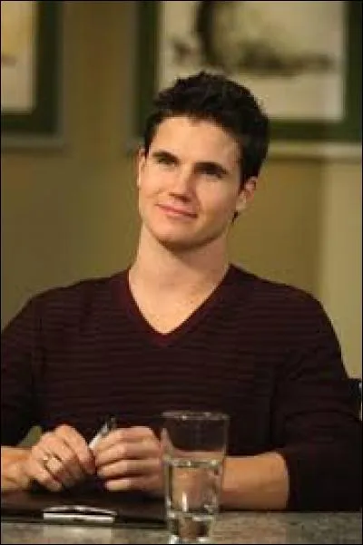 Qui interprète Eric Khan ?