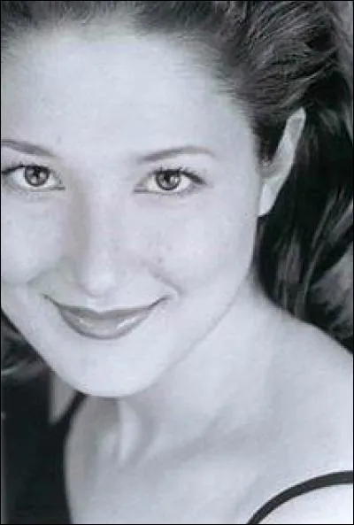 Comment s'appelle la scénariste qui a écrit quelques épisodes de chaque saison ?