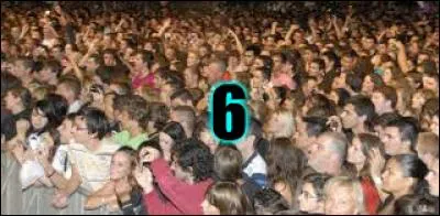 6 - Le monde. Pendant l'hiver, tout le monde hiberne. Pas une personne dans les parcs. Mais dès le début du printemps, les parcs sont bondés ! Les gens vont profiter du Soleil. Quel objet emmènent-ils alors ?