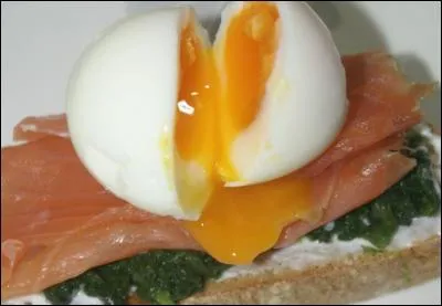 Un oeuf devient mollet en le plongeant dans l'eau bouillante pendant...