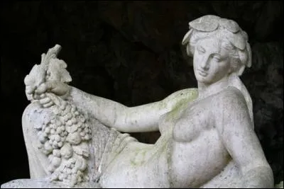 Maia est la déesse romaine de la fertilité et du printemps.