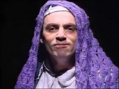 Quel personnage récurrent de femme juive Élie Kakou incarnait-il sur scène ?