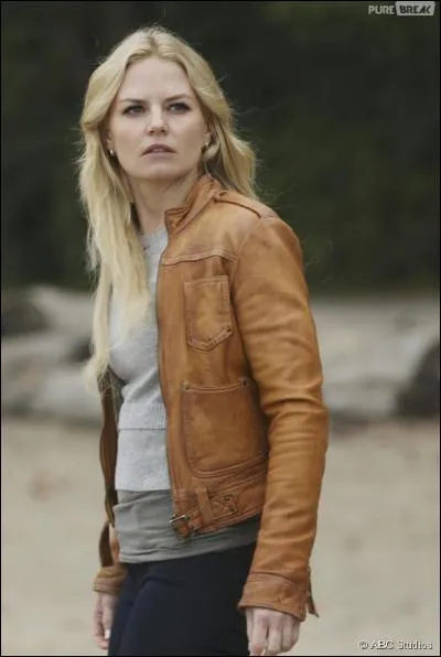 Avec qui sortait Emma Swan ? (1er)
