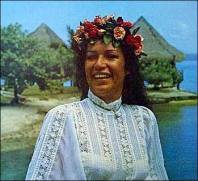 Combien d'albums Esther Tefana a-t-elle réalisés ?