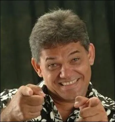 Andy Tupaia est un chanteur polynésien et il est auteur, compositeur, interprète. Pourquoi dit-on qu'il est un musicien accompli ?