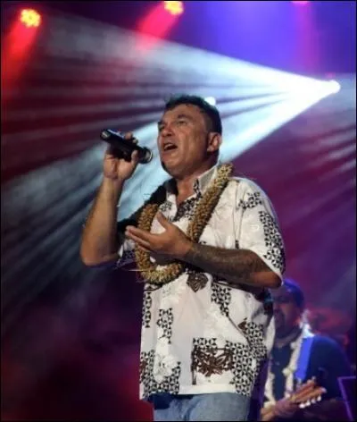 Lequel de ces titres Angelo Ariitai Neuffer n'a-t-il pas chanté ?