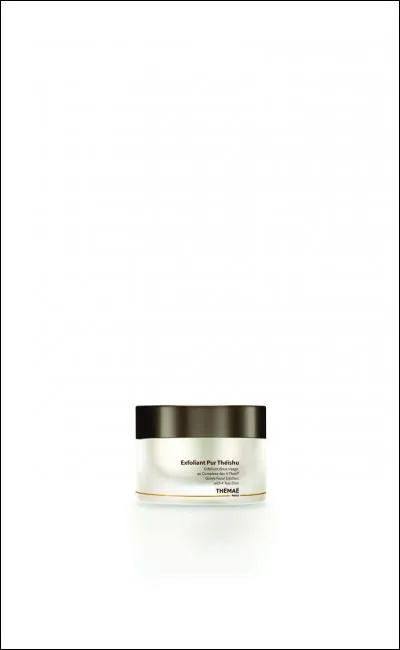 "L'Exfoliant visage Pur Théïshu Thémaé" revitalise, satine et donne un sublime éclat aux peaux les plus sensibles. Il est enrichi en :