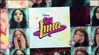 Comment s'appelle la blogueuse qui fait le mag de Soy Luna ?