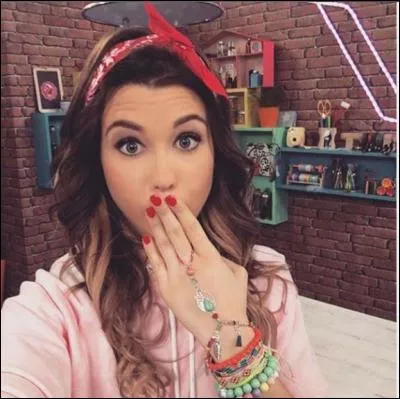 Qui présente Soy Luna Le Mag ?