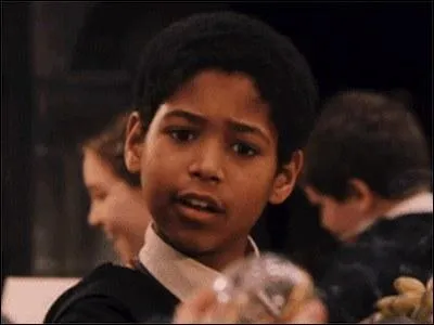 Quelle est l'équipe de football préférée de Dean Thomas ?