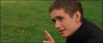 Lorsque Harry est intégré dans l'équipe de Gryffondor, Dubois suggère deux balais au professeur McGonagall : un Nimbus 2000 ou ...