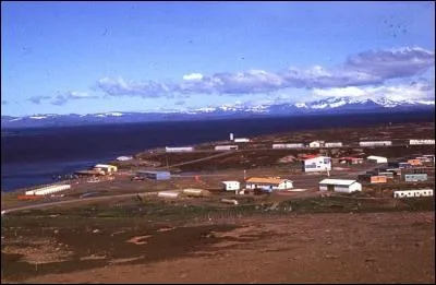 A quel pays est rattachée l'île de Kerguelen dans l'océan Indien ?