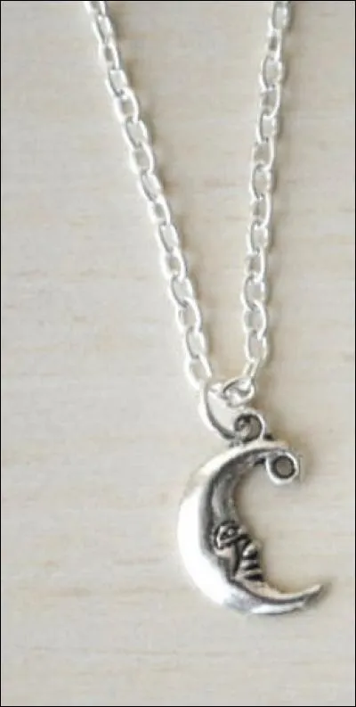 A qui est ce pendentif ?