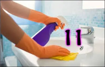 11 - Le grand ménage de printemps. Vous allez même découvrir qu'une vitre peut être transparente et qu'un miroir montre votre reflet. Faites ce beau ménage armé d'un balai, comme ces trois fées de Disney qui préparaient l'anniversaire de la princesse :