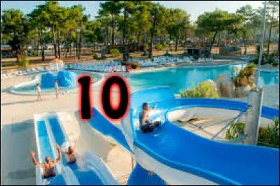 10 - Louer pour des vacances à venir. Oui, ça y est, c'est le moment de commencer à prendre des réservations pour cet été, car un camping... Ça se remplit vite. Combien d'étoiles un camping peut-il avoir, au maximum ?