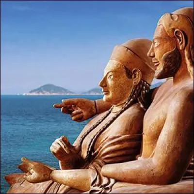 Quel est le roi des dieux de la lumière et maître des cieux dans la mythologie étrusque ?