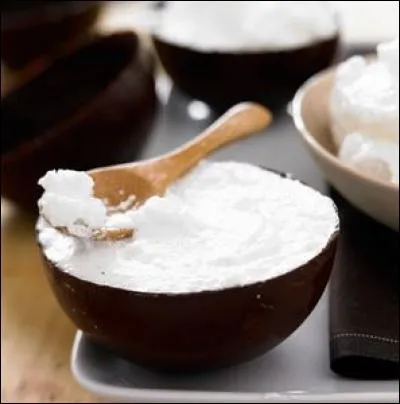 À Nauru, la chair de coco est un aliment de base. Quel plat cuisine-t-on là-bas ?