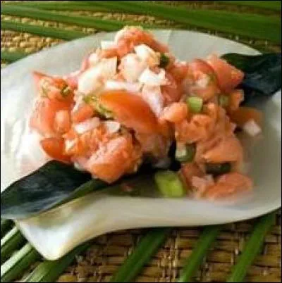 Le "lomi lomi" est un plat des îles Hawaï composé de tomates et d'oignons. Quel est le poisson utilisé ?