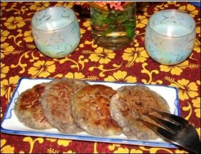 Au Palaos, les habitants cuisinent beaucoup le taro. À cet effet quel est leur plat traditionnel ?