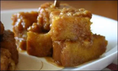 Aux îles Samoa, le "fa'ausi" est un plat traditionnel apprécié par ses habitants. À quel moment est-il dégusté ?