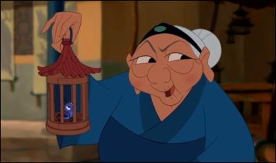 Comment s'appelle la grand-mère de Mulan ?