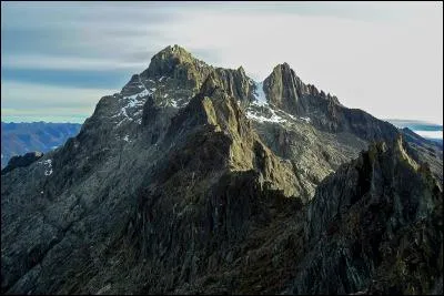 Le 1er désigne le nez de Cyrano.
Ne pas avoir du 2e est un manque de chance.
On dit plusieurs fois le 3e quand on s'esclaffe.
Le 4e a Toulon pour chef-lieu.
Le tout culmine à 4 978 mètres en...