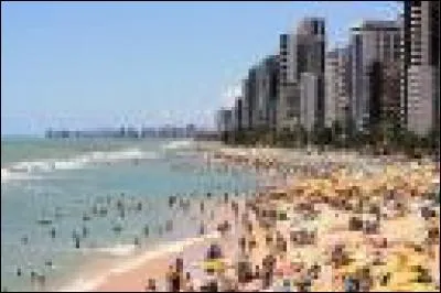 C'est une ville et port du Brésil sur l'Atlantique (1 533 580 habitants). Il s'agit de :