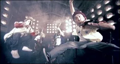 Et enfin, qui chante "Go ! " ?