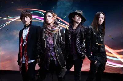Comment se nomme le chanteur de "L'Arc~En~Ciel" (accessoirement le batteur du groupe "Vamps") ?