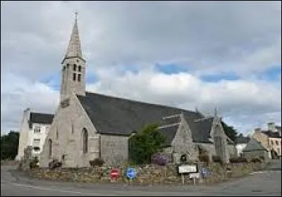 Voici l'église Saint-Guinal, à Ergué-Gabéric. Village de l'arrondissement de Quimper, il se situe dans le département breton ...