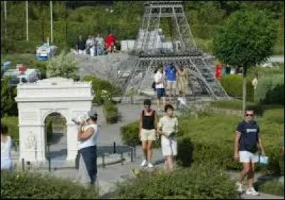 Où se trouve Mini-Europe ?