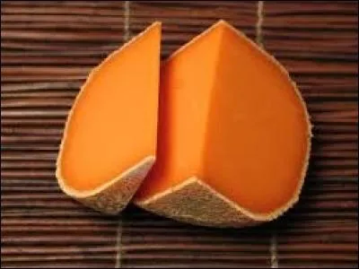 Quel nom porte ce fromage à croûte grise et à la chair orangée ?