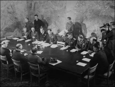 Le 7 mai 1945, les généraux allemands signent leur reddition. Dans quelle ville française se tient cette cérémonie ?