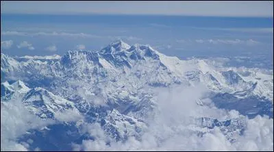 Le 29 mai 1953, cette montagne est gravie pour la première fois. De quelle montagne s'agit-il ?