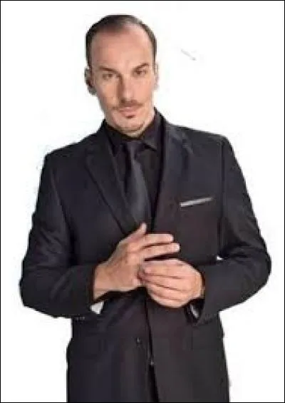 Le travail de Rey est :