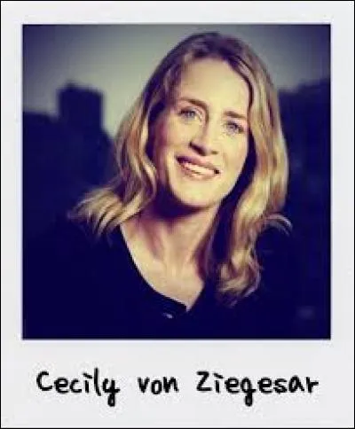 Qui est l'auteur des livres Gossip Girl ?