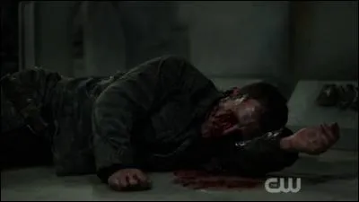 Mais bon, Clarke a réussi à sauver ses amis en tuant le coupable. Comment a-t-elle fait ?