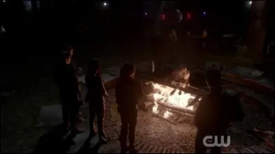 Qui sont les morts brûlés vers la fin de l'épisode ?