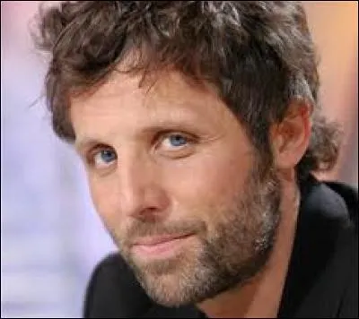 Stéphane Guillon faisait autre chose que des one man show. Sur quelle station de radio avait-il fait une chronique mémorable sur Dominique Strauss-Khan en 2009 ?