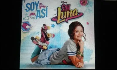 Simon a dédié sa chanson à Luna mais que fait-elle d'autre dans la scène ?