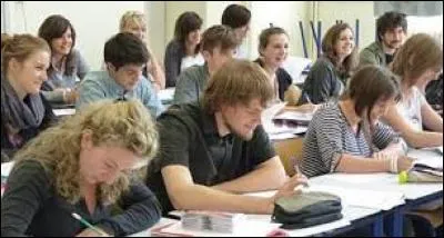 Pendant combien d'années reste-t-on au lycée, généralement ?