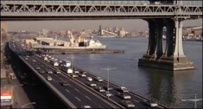 Dans quel film de James Bond peut-on observer cette sc&egrave;ne ?