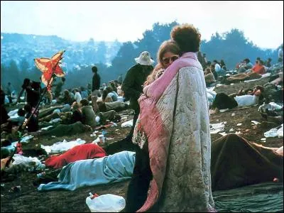 Durant quel mois de l'année 1969 s'est déroulé le festival de Woodstock ?