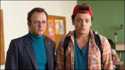 Dans "Les Profs", comment le professeur d'histoire se nomme-t-il ?