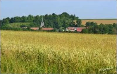 Petit village champardennais de 26 habitants, Fontaine-en-Dormois se situe dans le département ...